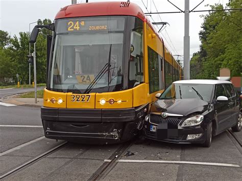 Zderzenie tramwaju z samochodem osobowym na Bielanach Warszawa W Pigułce