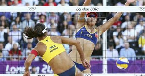 Se Juega Mejor El Voleibol Playa Con Bikini Infobae