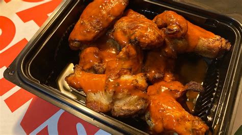 Papa Johns Buffalo Wings 8 Hot Wings Food Review Papajohns