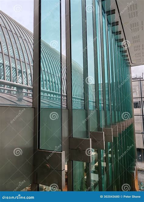 Reflective Glass Interior Windows with Curved Roof at Royal Opera House