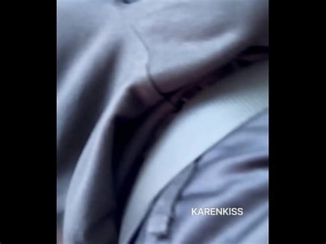 Uma mão no volante e outra fazendo um agrado bem gostoso XVIDEOS