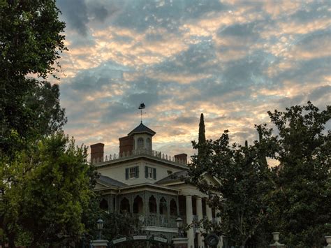 Haunted Mansion Opening Day: Disneyland History - WDW Magazine