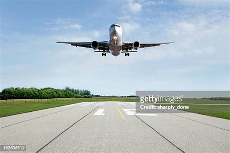 8,125 Plane Front View Stock Photos, High-Res Pictures, and Images ...