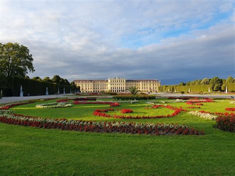 Photo Walk & Picnic at Schonbrunn Palace Gardens in Vienna