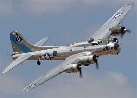 MuskegonPundit: B-17 Bomber from WWII now at Muskegon Airport thru ...