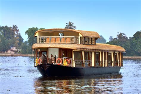 Alleppey Houseboats | Alleppey Houseboat Packages - Waves and Dales