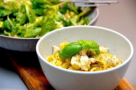 Kylling Med Pesto Og Frisk Pasta Nemt Og Hurtigt Madens Verden