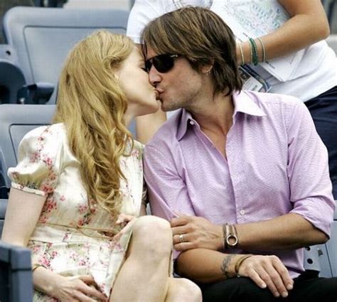 Celebrity Kissing (51 pics)