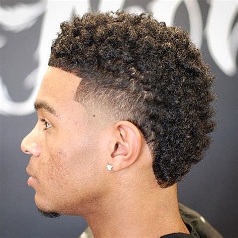 Pin By Omy Acevedo On Peinados Y Cortes In 2024 Frohawk Fade Black