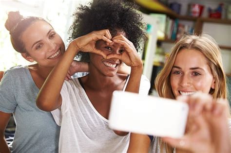 How Millennials Taking Selfies Is Leading To Healthier Dental Habits