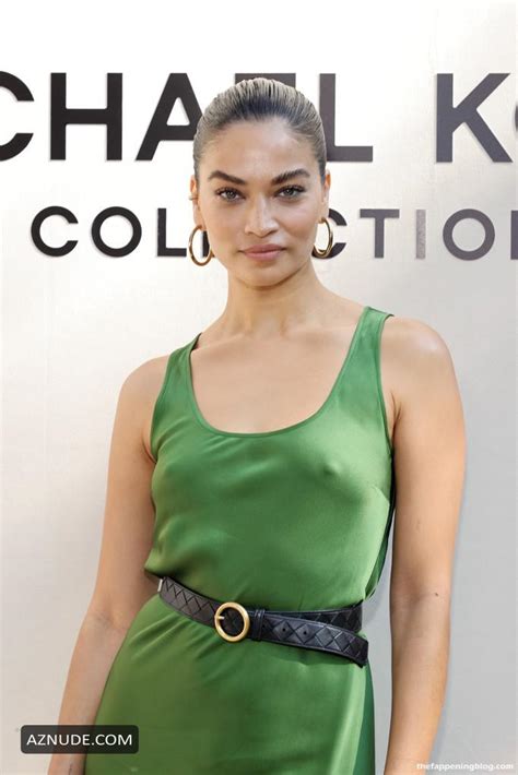 Shanina Shaik Sexy Seen Braless At Michael Kors Spring Summer 2022 Show During New York Fashion