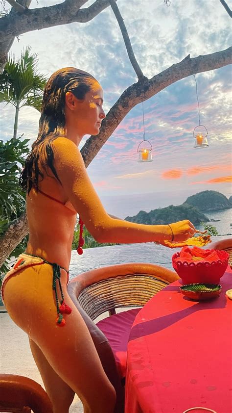 Zoey Deutch S Year In Bikini Review Of The Day DrunkenStepFather