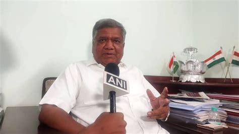 Karnataka Polls 2023 Jagadish Shettar Defends Siddaramaiah Amid Row