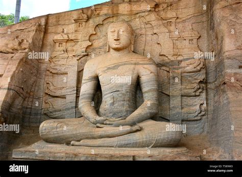 Gal Vihara Statue Of A Sitting Buddha Polonnaruwa L Buddha Szobra