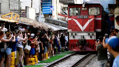 Tourist Disappointment As Hanoi S Train Street Closes