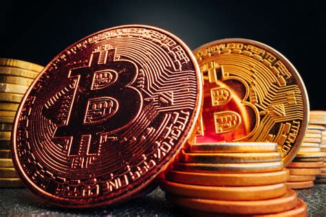 Analyst Warns Bitcoin Could Crash Below