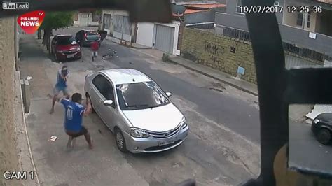 Video Se Bajan Del Auto Lo Acribillan A Balazos Y Escapan