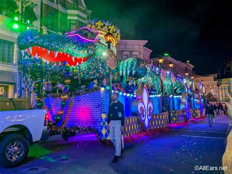 First Look At Universal Orlandos Epic Mardi Gras Parade Allearsnet