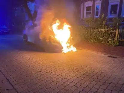 Autobrand In Emden Polizei Vermutet Brandstiftung Und Sucht Zeugen