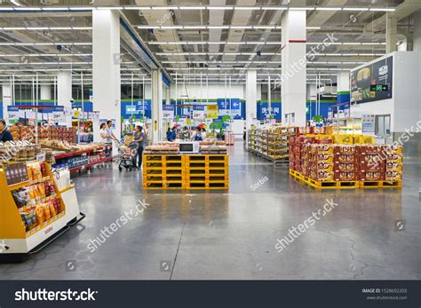 1,332 Walmart Store Interior Images, Stock Photos & Vectors | Shutterstock