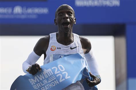 Eliud Kipchoge rompe el récord mundial del Maratón 2 01 09