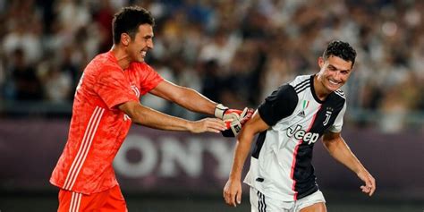 Buffon Con Ronaldo La Juve Ha Perso Il Dna Di Squadra