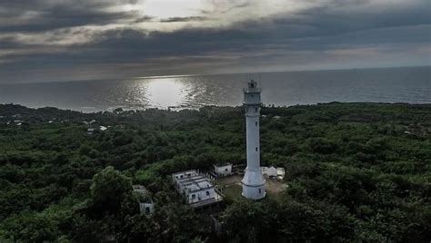 A beautiful view here of the Cape Bolinao Lighthouse in the Patar Beach ...