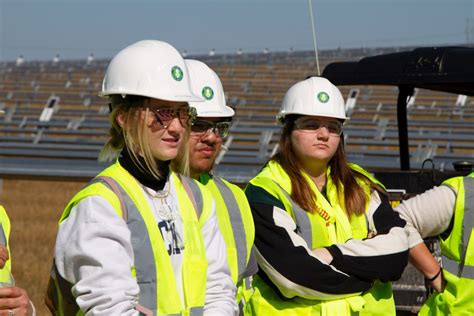 Moss Solar Farm Provides Valuable Experience for SBE Students – UF College of Design ...