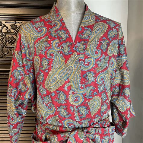 Bonwit Teller For Men Red Paisley Robe Gem