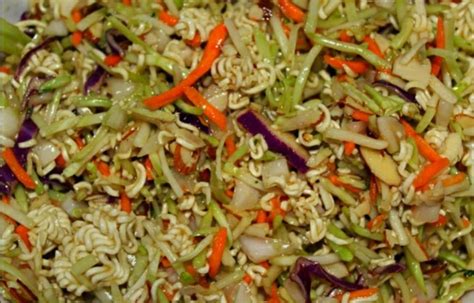 Yum Yum Salat 3 Rezepte für das leckere asiatische Salat mit Nudeln