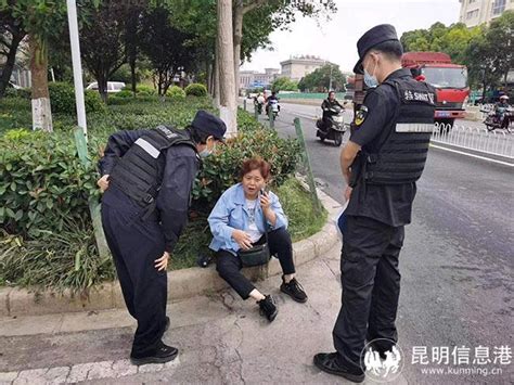 老人晕倒路边 昆明警民接力暖心救助腾讯新闻