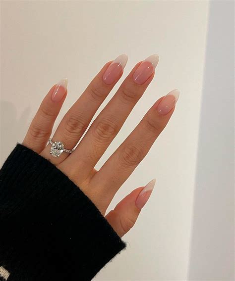 Essa é a nova tendência de nail art minimalista STEAL THE LOOK