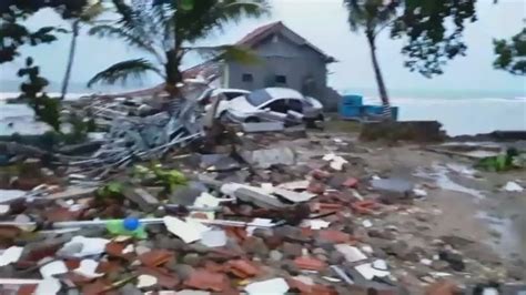 Hundreds killed by Indonesia tsunami – Channel 4 News