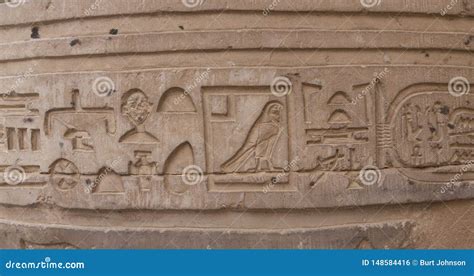 Tallas Jerogl Ficas De Piedra En El Templo De Kom Ombo Foto De Archivo