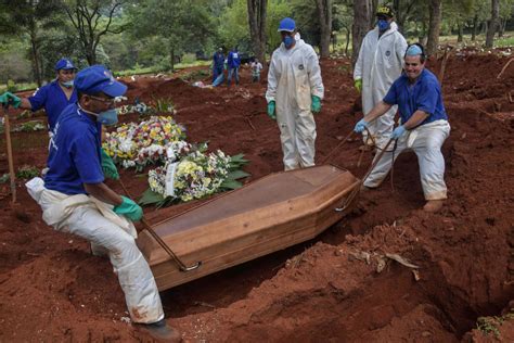 Entierros exprés en el mayor cementerio de América Latina por el