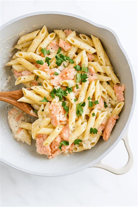 Creamy Smoked Salmon Pasta Penne Alla Salmone The Spice Girl Kitchen
