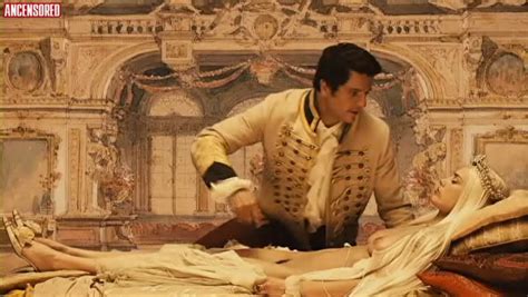 Naked Alícia Roy in A Thousand Fools