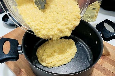 Bolo de flocão feito na panela sem farinha de trigo e sem leite