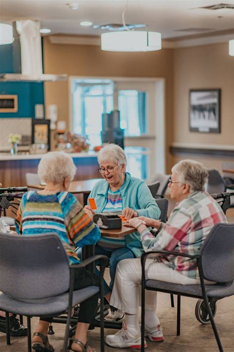 What to Look for in a South Surrey Retirement Home - Pacific Carlton