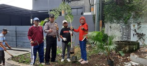 Gerakan Menanam Kerja Bakti Massal Kick Off Urban Farming Kantor