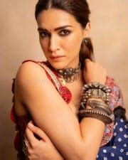 Kriti Sanon In A Yellow Bikini Pictures Kollywood Zone