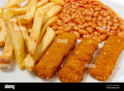 Fish Fingers Chips And Baked Beans Stock Photo Alamy