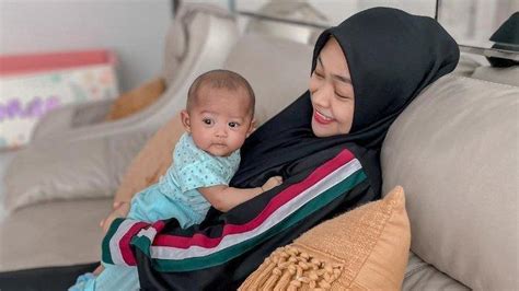 Moana Baru Berusia Bulan Sudah Diberi Mpasi Ria Ricis Ungkap