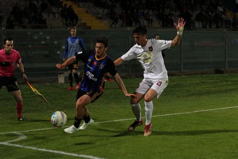 Calcio Serie C Il Derby Pisa Pontedera Finisce A Reti Inviolate