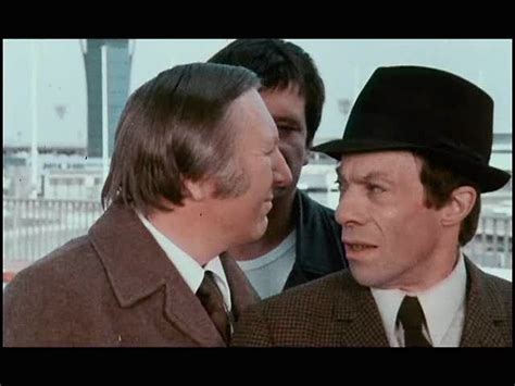 Der Gro E Blonde Mit Dem Schwarzen Schuh Ansehen Auf Deutsch K Bestgfile