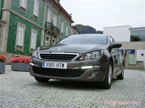 Peugeot 308 1 2 VTi 82 CV Active Test Exterior Design Interior And