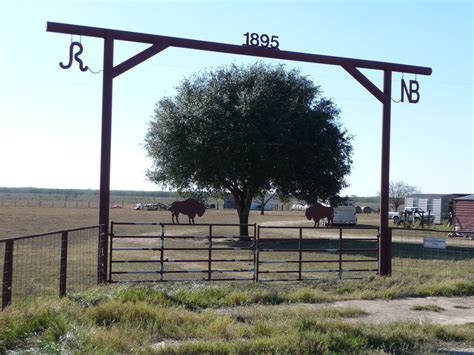 Pin by Susie Sommers on Barn | Farm entrance, Ranch entrance ideas, Farm gate