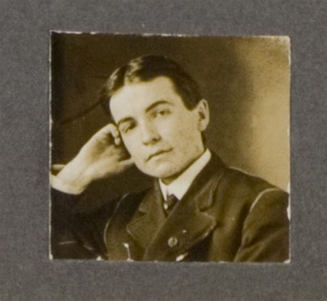 Portrait D Homme D Un Album De Famille Amateur Inconnu Collections Mnbaq