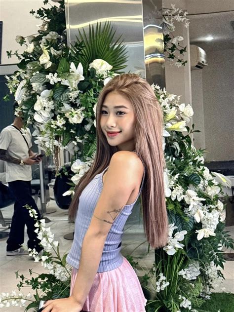 Hot girl Phạm Như Phương ra mặt sau bão drama dọn đường liền ăn gạch tan nát Hot KOLs Đời