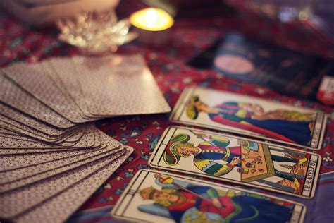 How to Use Tarot Cards: Three-Card Spreads - SunSigns.Net